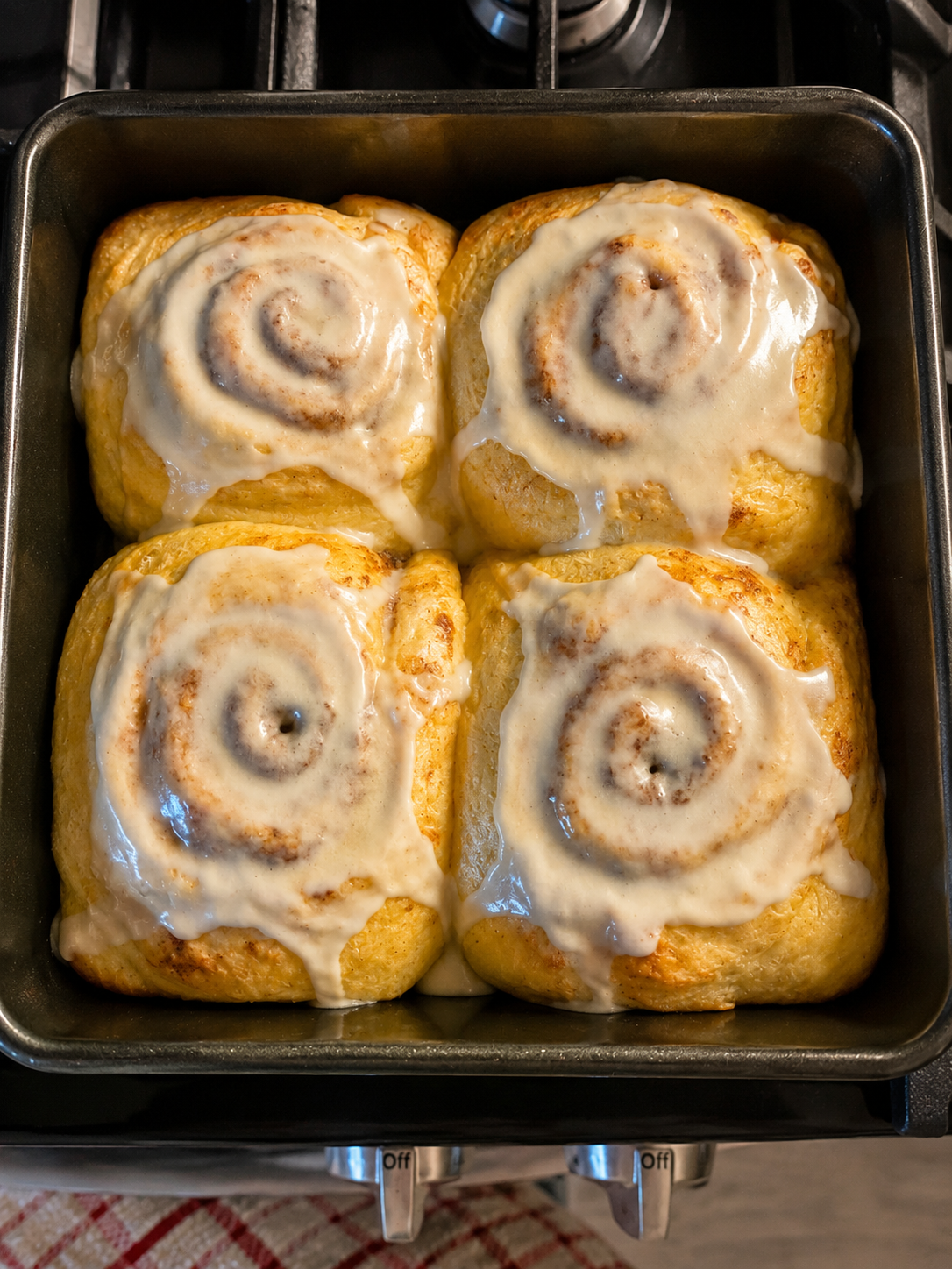 Single jumbo cinnamon roll